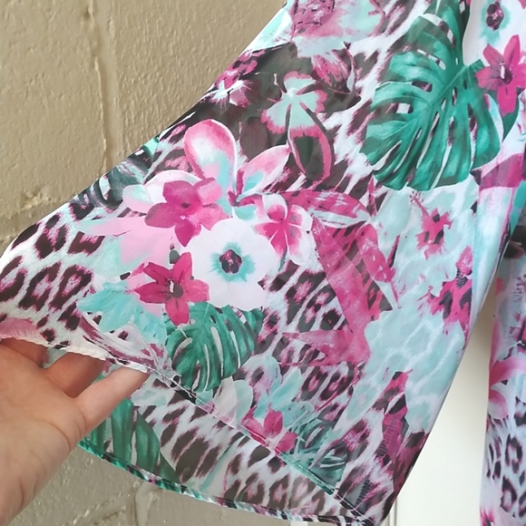 GUC Jennifer Lopez Size 1X Colourful Light Weight Fly Away Back Top - Picture 5 of 11